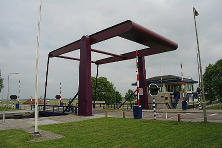 Foto Arkersluis, brug over buitenhoofd