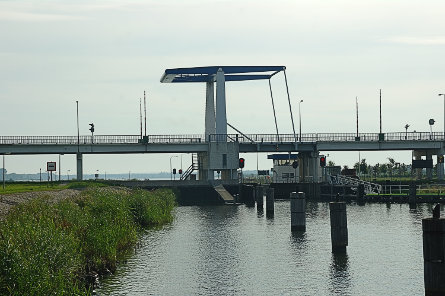 Foto Nijkerkersluis, brug over benedenhoofd