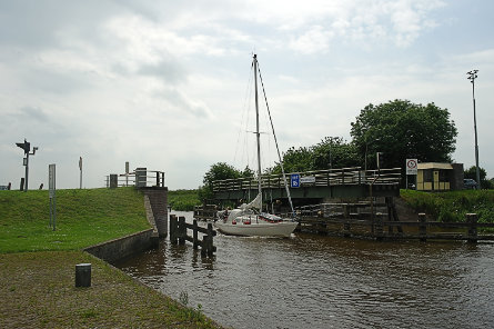 Foto Wierumerschouw, brug