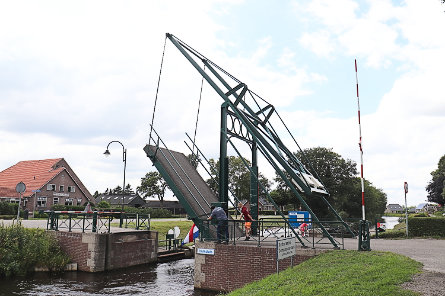 Foto Damsluis, brug over bovenhoofd