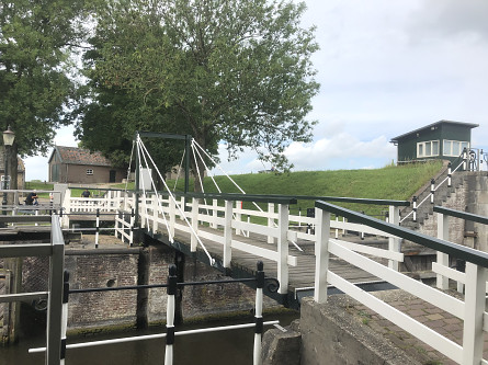 Foto Fietsbrug over het buitenhoofd Benedensas