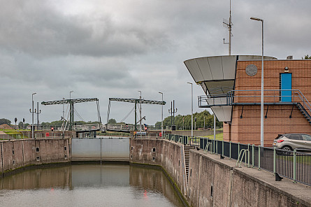 Foto Hoge brug, over Grote Sluis, Vianen