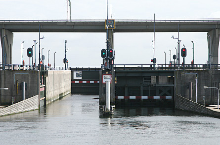 Foto Krammersluizen, brug in de N257