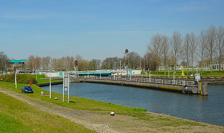 Foto Middensluis,Terneuzen, brug over buitenhoofd