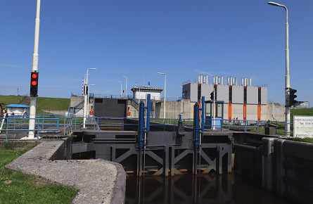 Foto Nieuw Statenzijl, brug over buitenhoofd