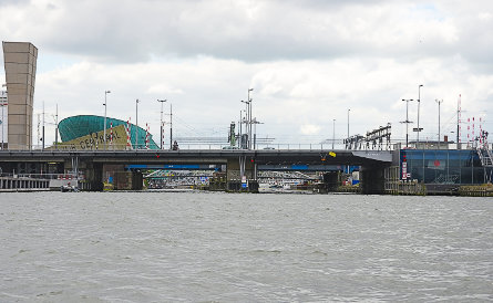 Foto spoorbrug Oosterdok Amsterdam