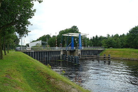 Foto Sluis Vries, brug over benedenhoofd