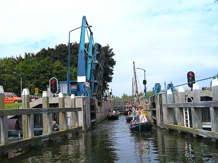 Foto Spieringsluis, brug over benedenhoofd