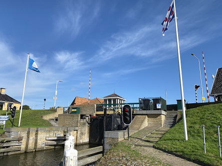 Foto Zeesluis, Workum, brug over buitenhoofd