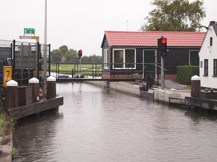 Foto Ziendesluis, voetbrug over benedenhoofd