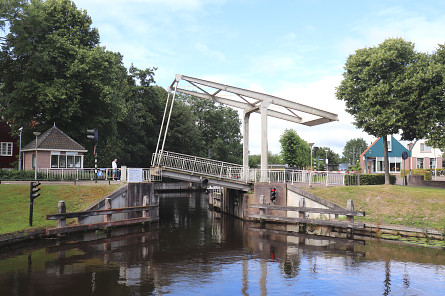 Foto brug over benedenhoofd sluis Kuinre