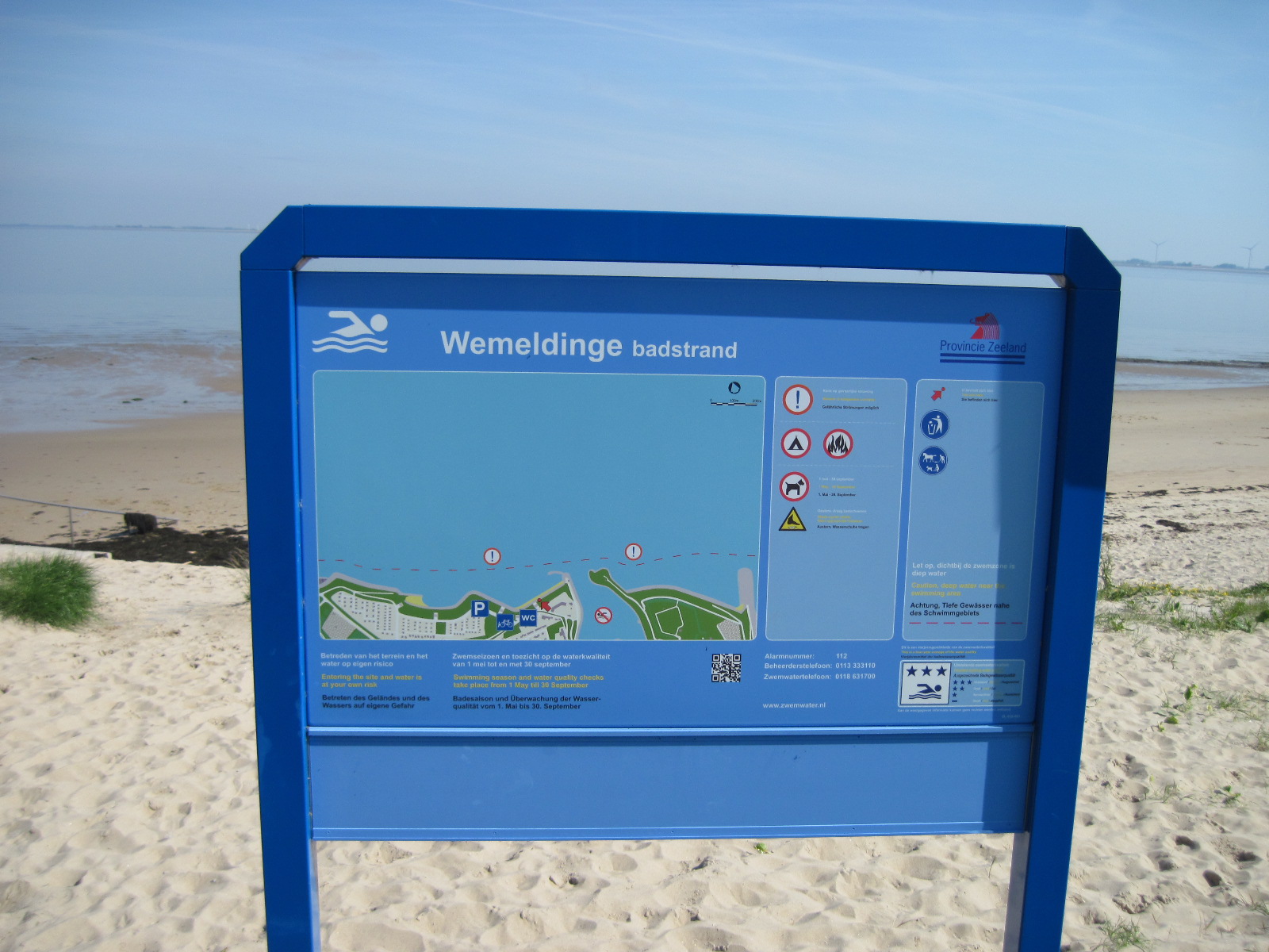 Het informatiebord bij zwemlocatie Wemeldinge Oesterbaai