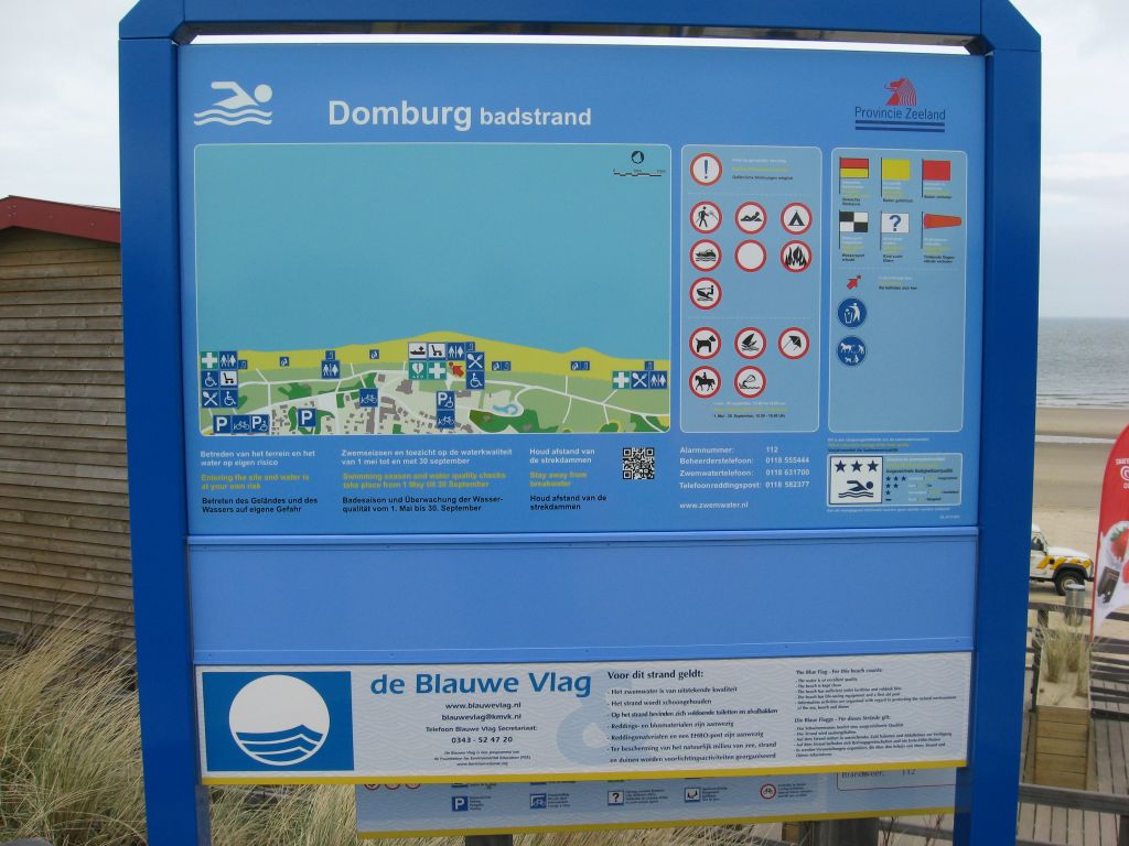 The information board at the swimming location Domburg, overgang Noordduin