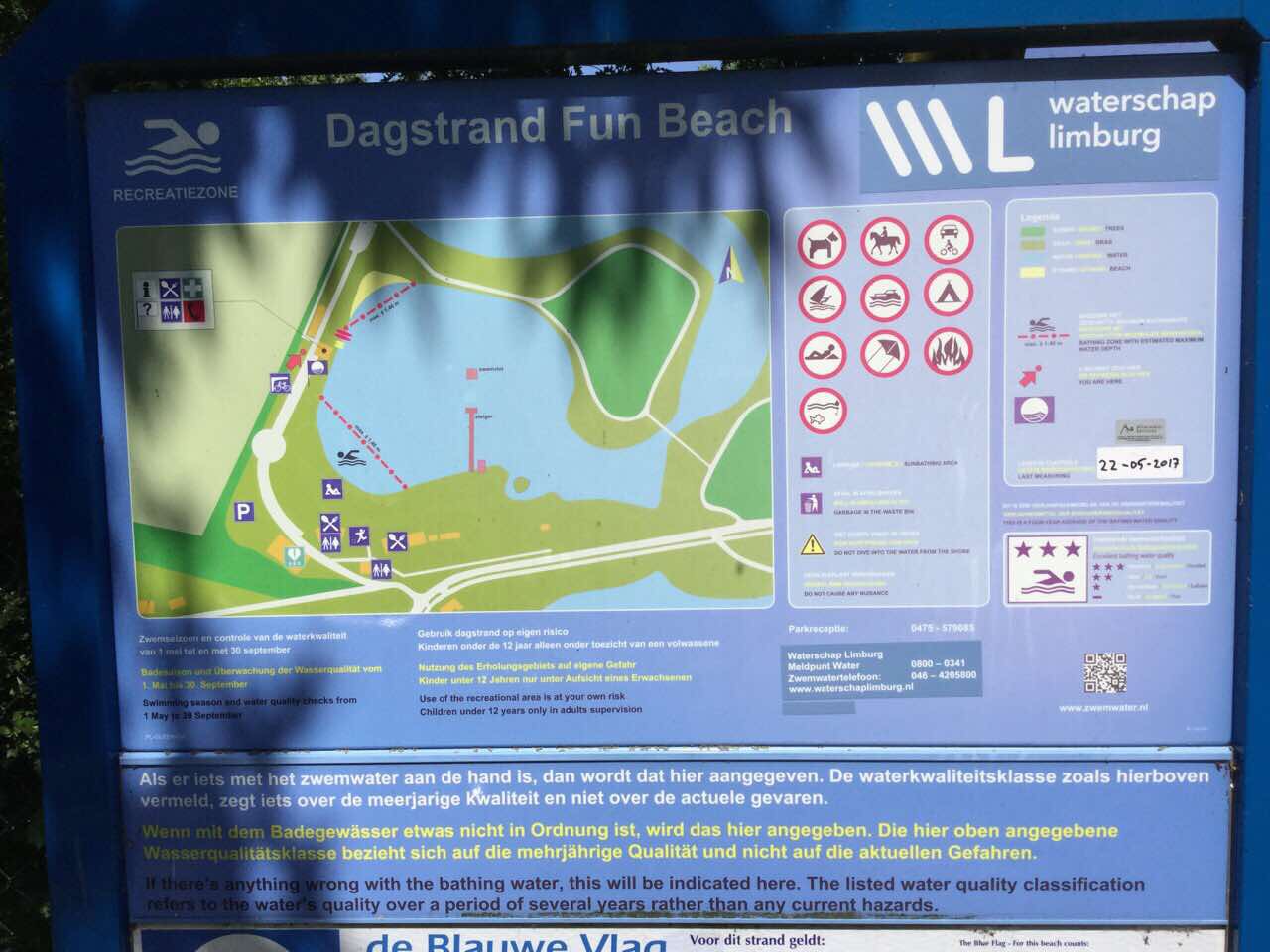 Het informatiebord bij zwemlocatie Dagstrand Fun Beach