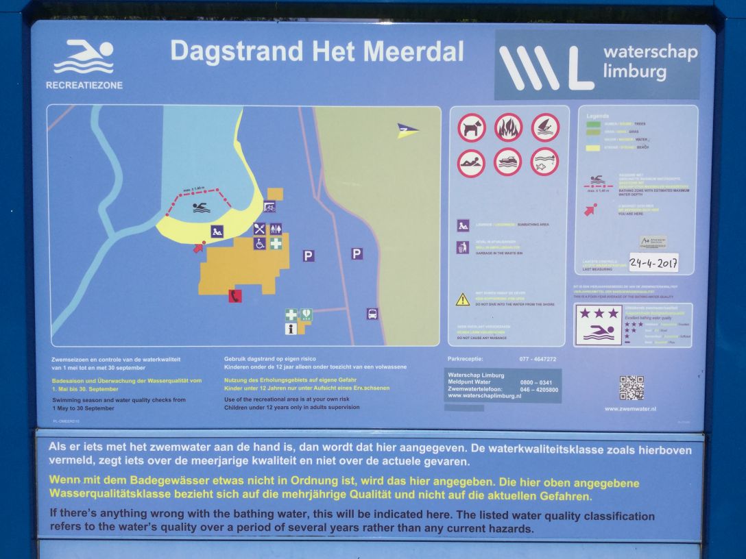Het informatiebord bij zwemlocatie Dagstrand Het Meerdal