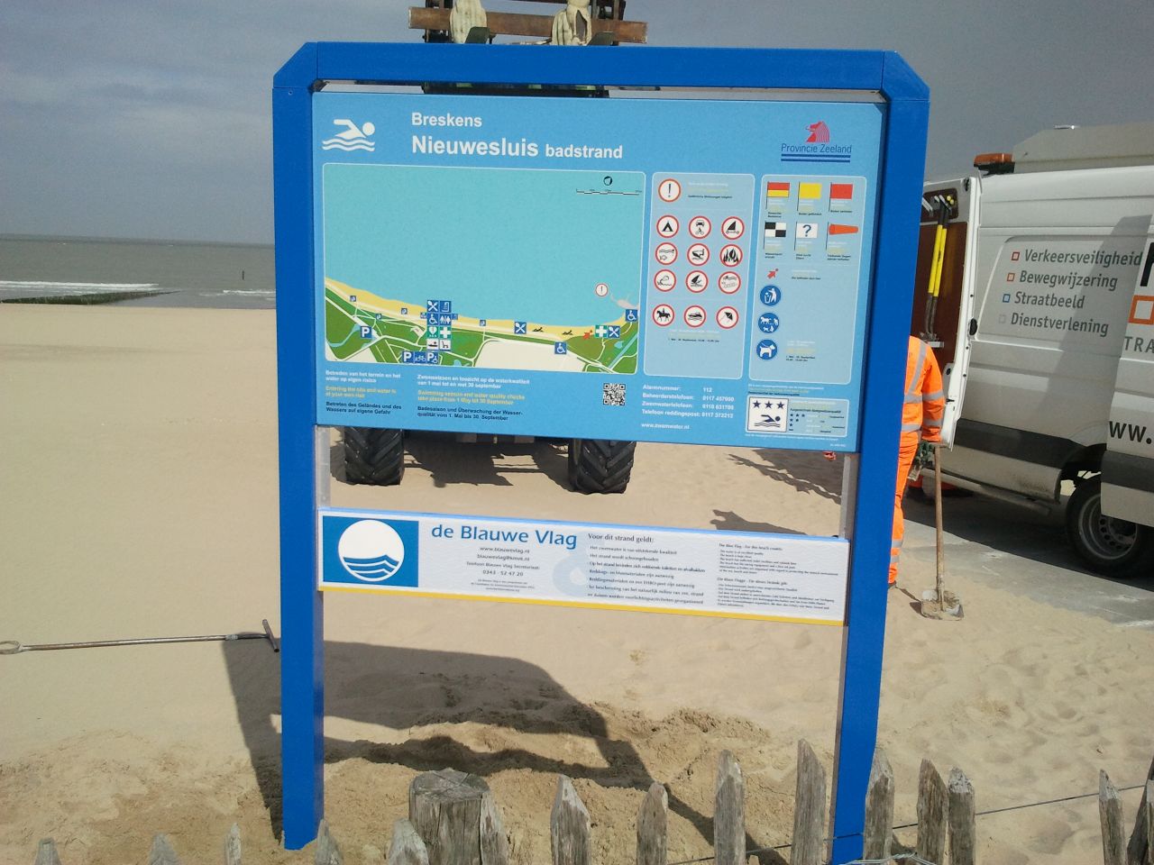 The information board at the swimming location Nieuwesluis, overgang 't Poldertje