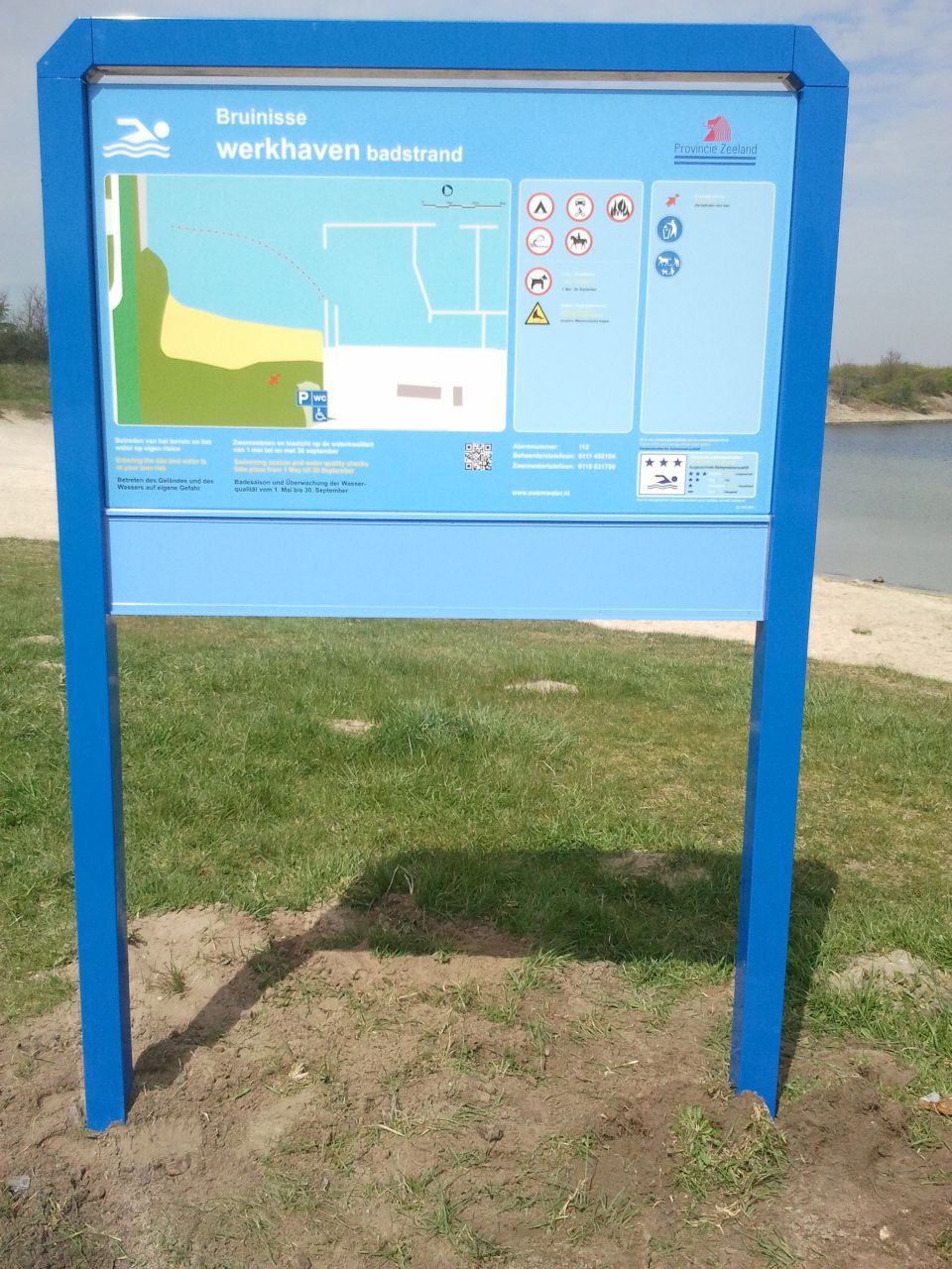 Het informatiebord bij zwemlocatie Bruinisse Werkhaven Badstrand