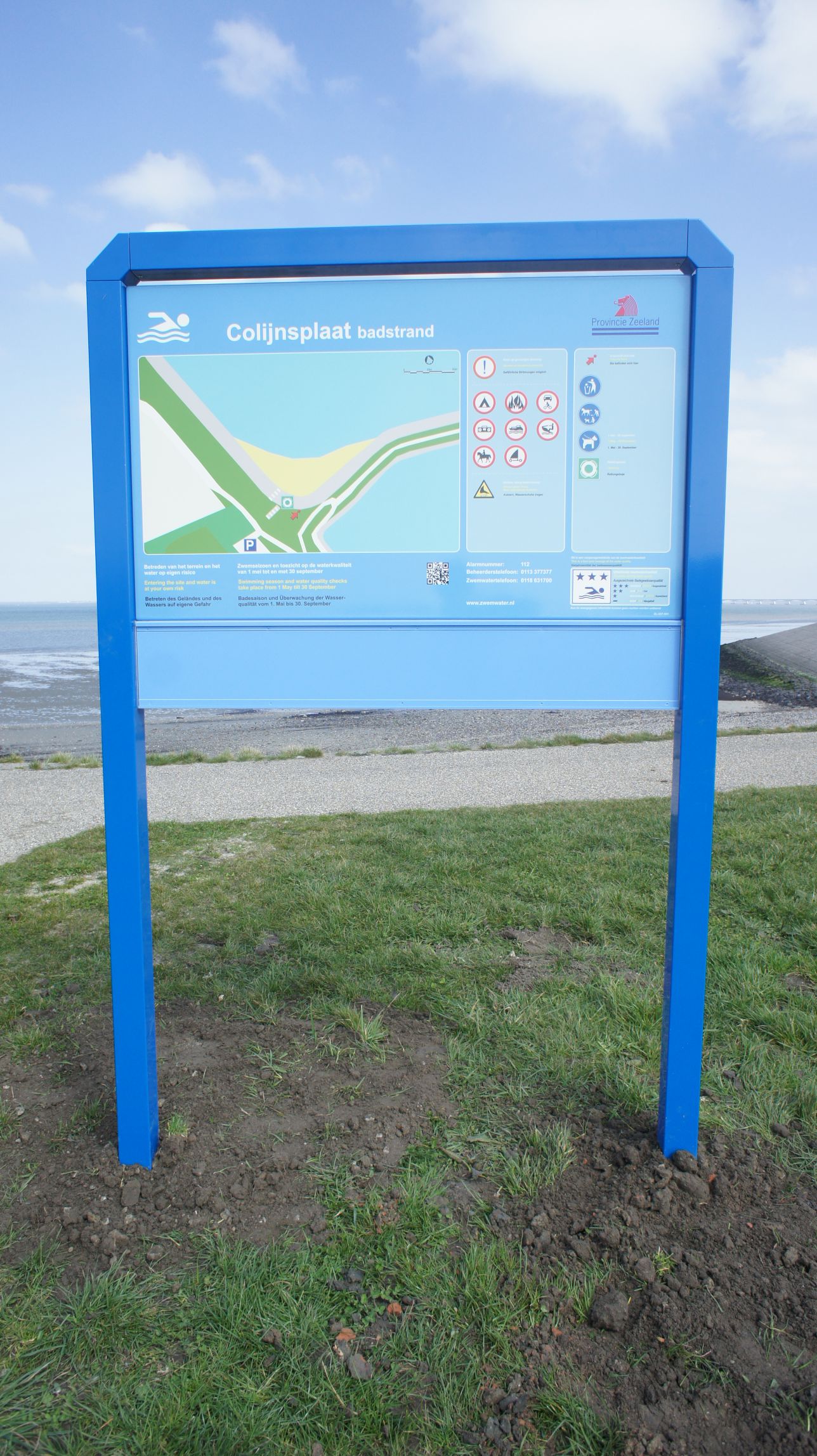 Het informatiebord bij zwemlocatie Colijnsplaat Badstrand
