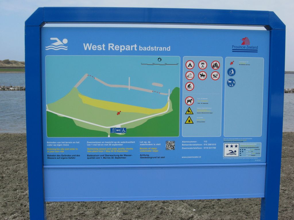 Het informatiebord bij zwemlocatie West Repart Badstrand