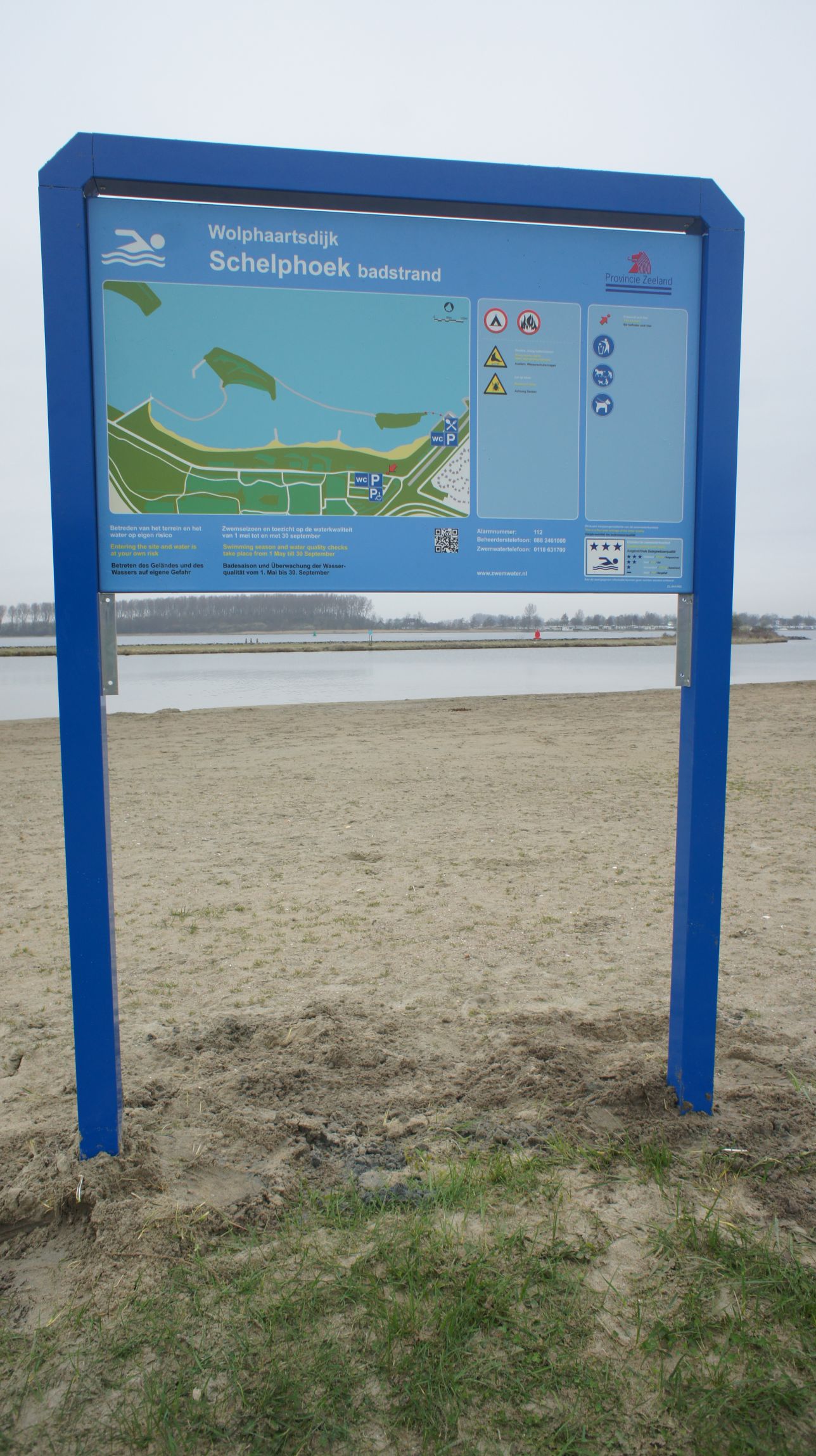 Het informatiebord bij zwemlocatie Wolphaartsdijk Schelphoek Badstrand