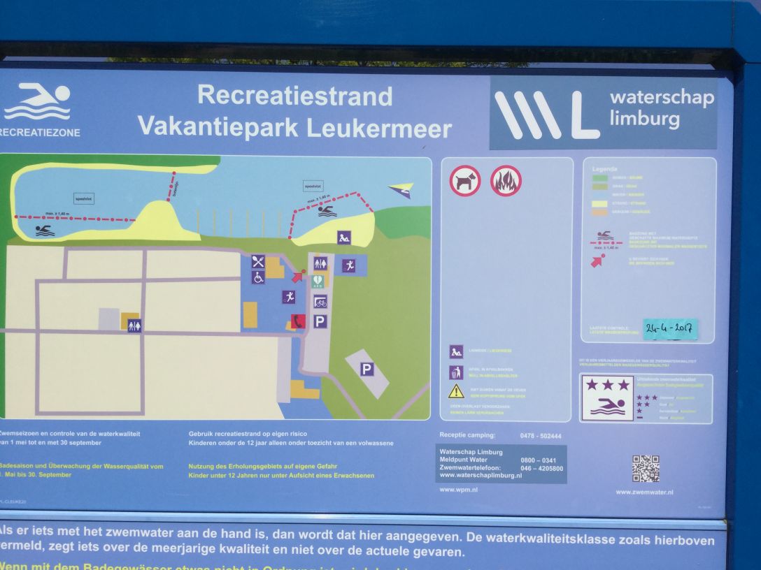 Het informatiebord bij zwemlocatie Recreatiestrand Vakantiepark Leukermeer