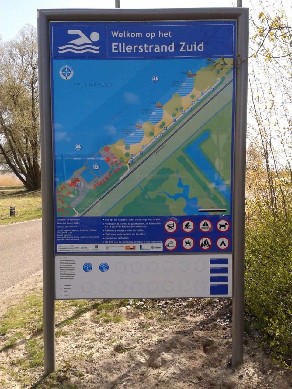 Het informatiebord bij zwemlocatie Ellerstrand Zuid