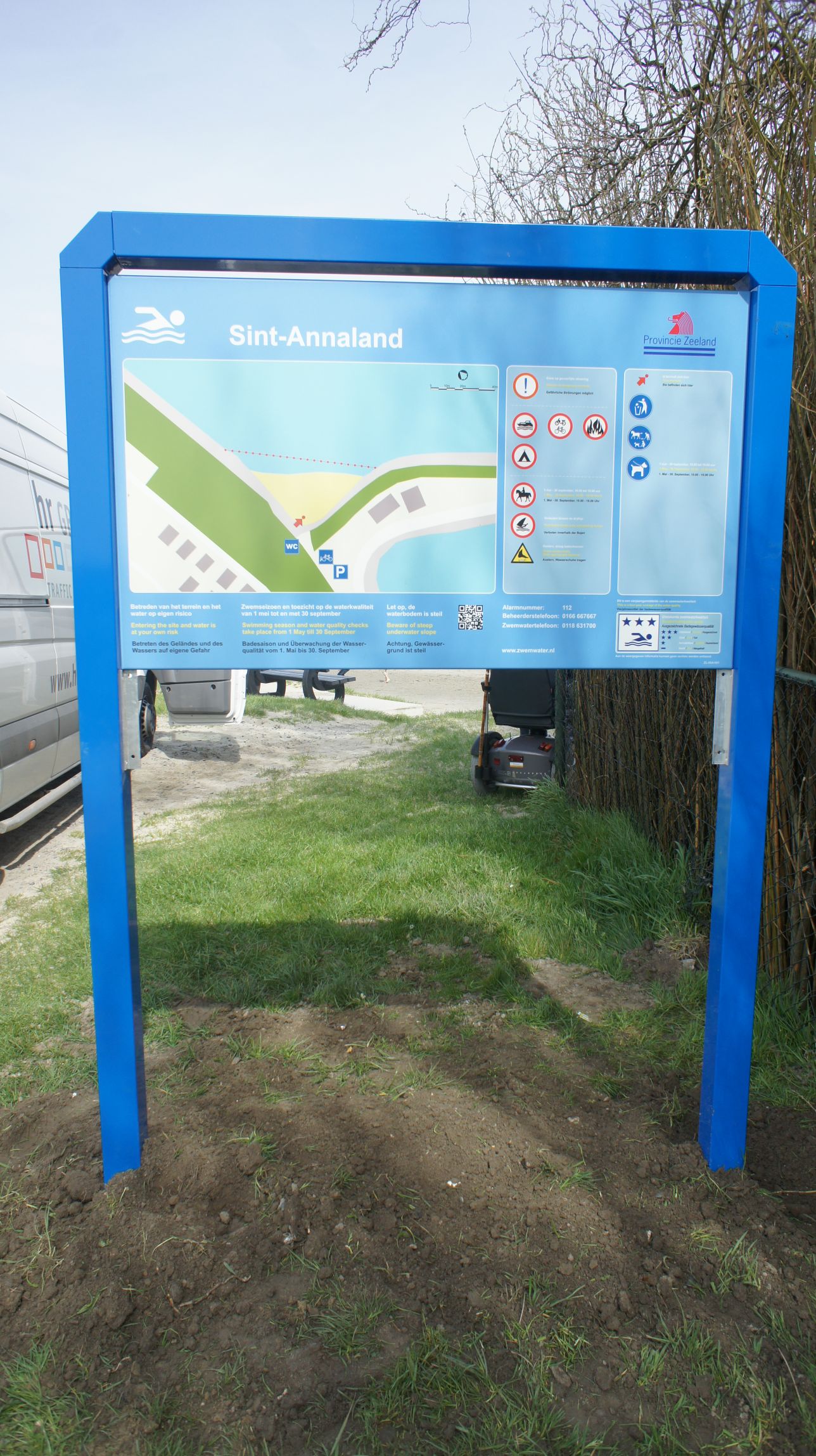 Het informatiebord bij zwemlocatie Sint Annaland Badstrand