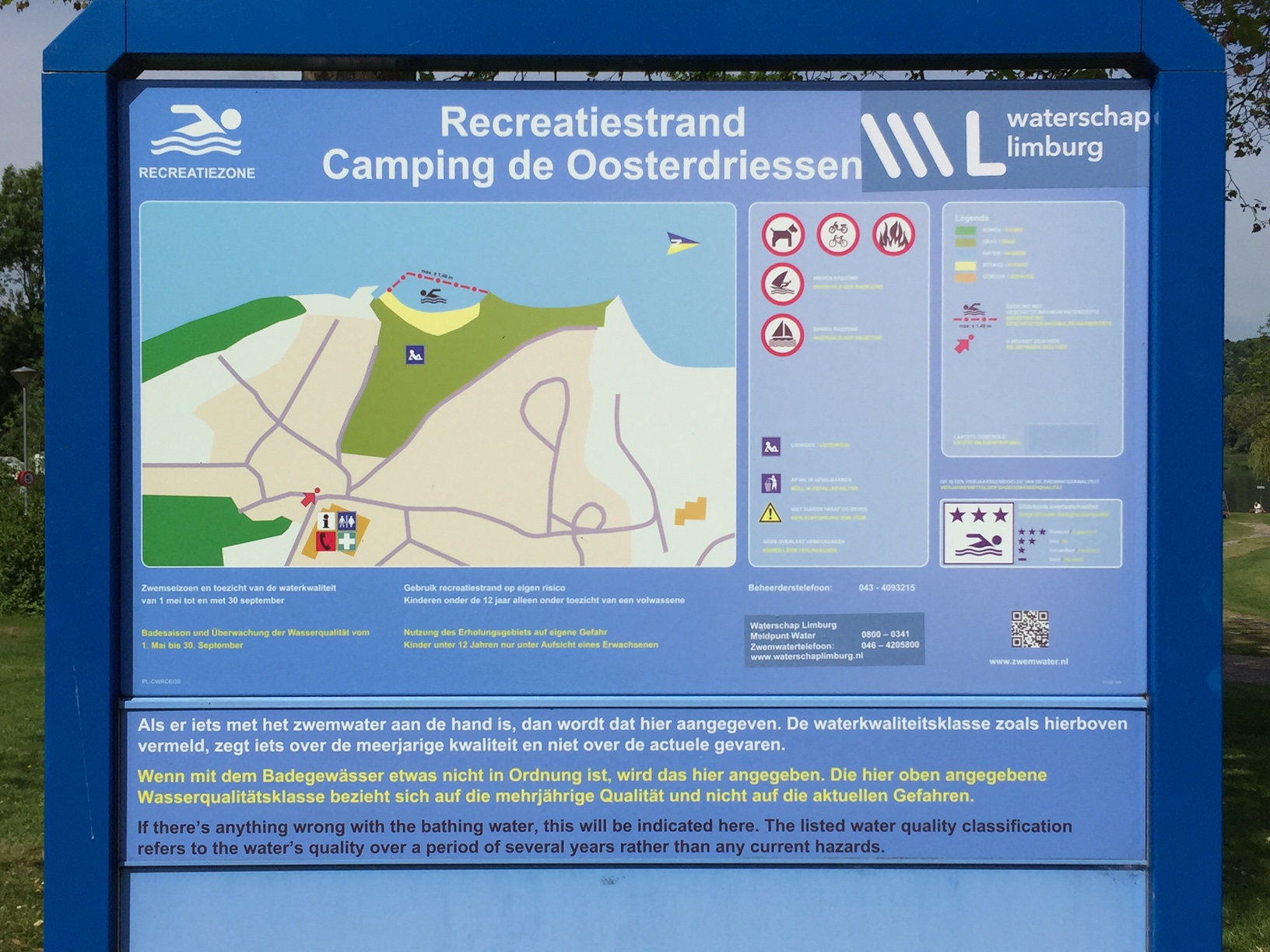 Het informatiebord bij zwemlocatie Recreatiestrand Camping De Oosterdriessen