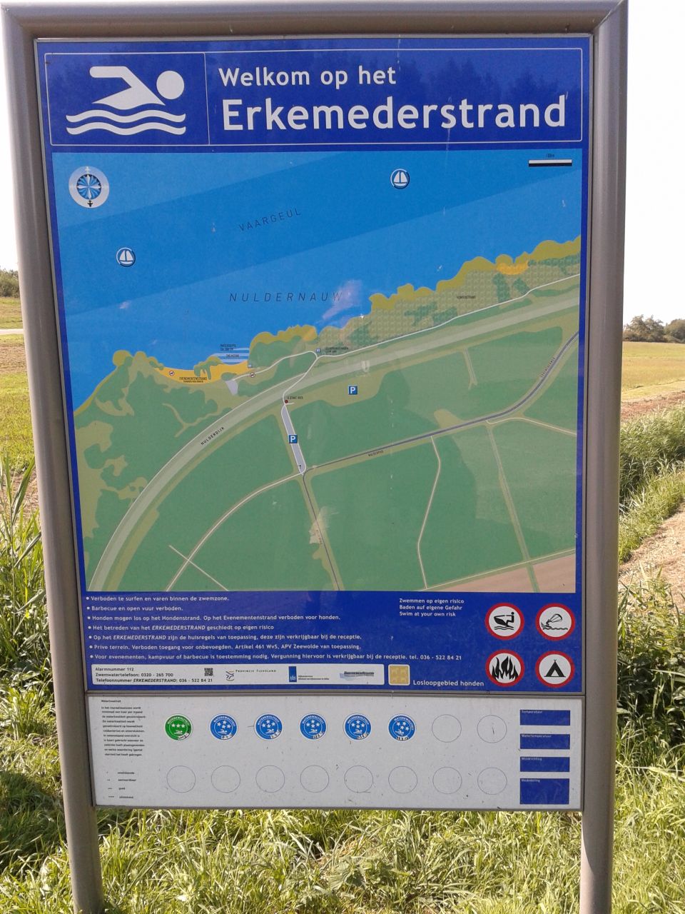 The information board at the swimming location Erkermederstrand Hondenstrand